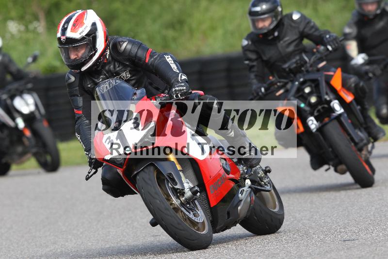 /Archiv-2025/10 23.04.2025 Cornu Master School ADR/gruen-vert/313